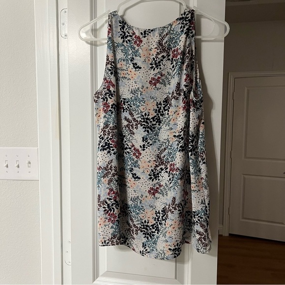 LOFT Tops - LOFT BLOUSE SIZE S
